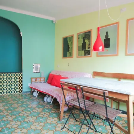 Diara, La Casa A Colori Con Terrazzo