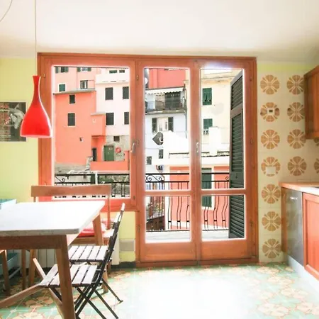 Diara, La Casa A Colori Con Terrazzo * Vernazza