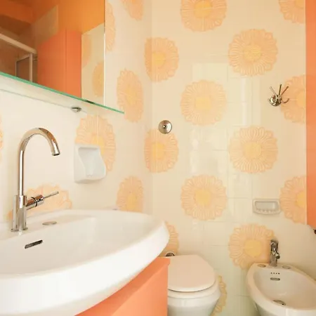 Diara, La Casa A Colori Con Terrazzo